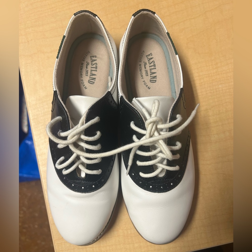 Saddle shoes